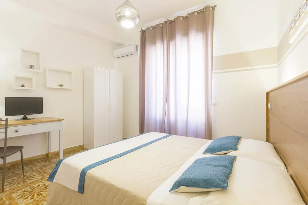Double Room with blue linen at B&B Villa Ginevra in Otranto (photo 8)