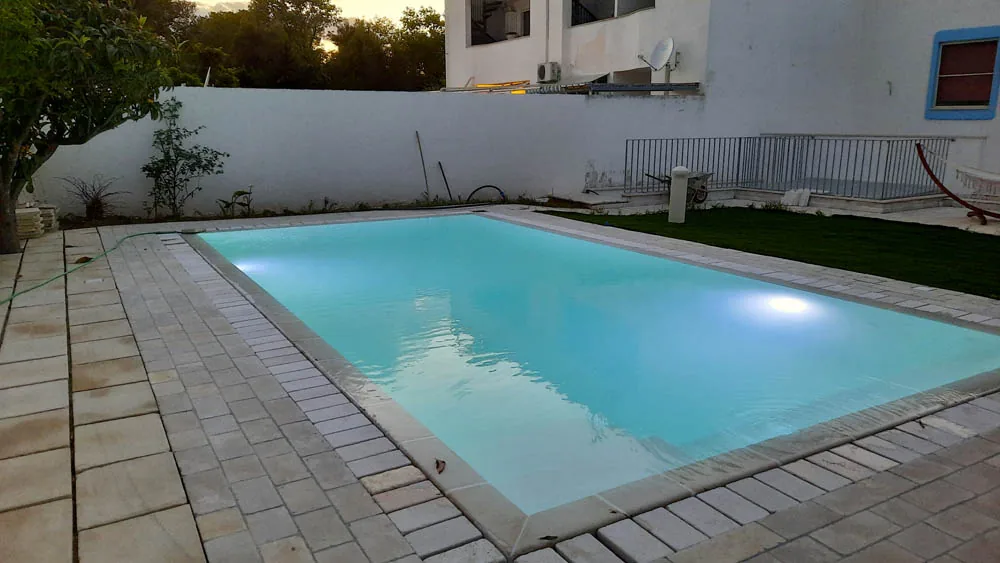 Giardino con area relax e piscina a uso condiviso del B&B Villa Ginevra a Otranto (foto 14)