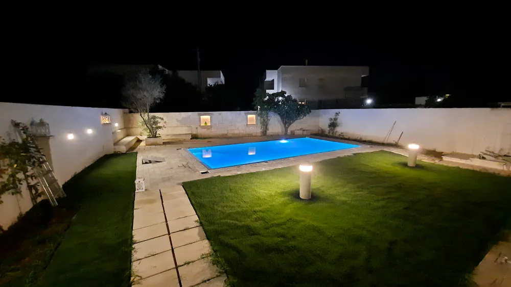 Giardino con area relax e piscina a uso condiviso del B&B Villa Ginevra a Otranto (foto 18)